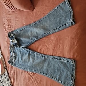 Non Distressed Cropped Bootcut jeans!